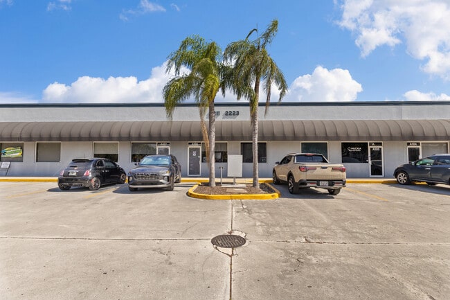 Plus de détails pour 2211 2nd Ave N, Lake Worth, FL - Local d'activités, Industriel/Logistique à louer
