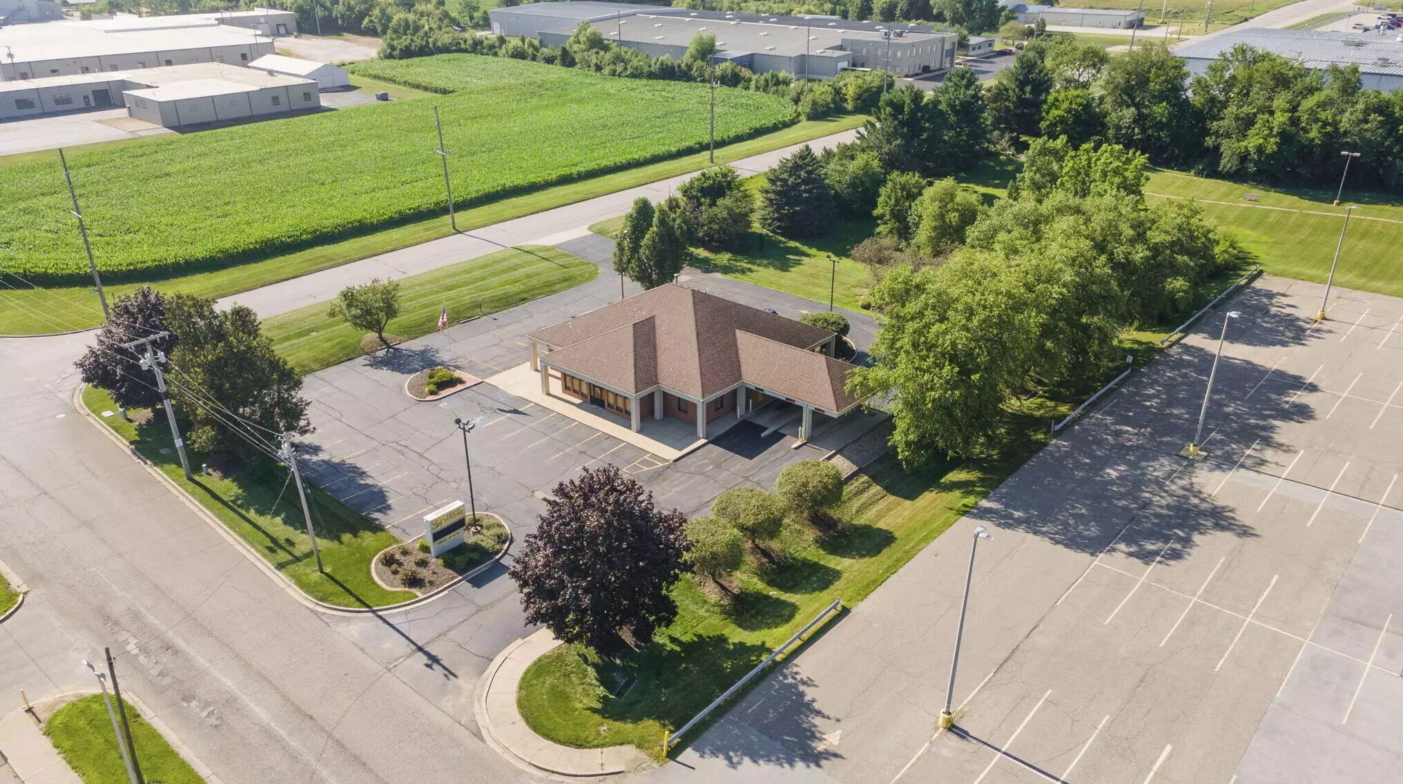 201 Koomler Dr, La Porte, IN à vendre Photo principale– Image 1 sur 22