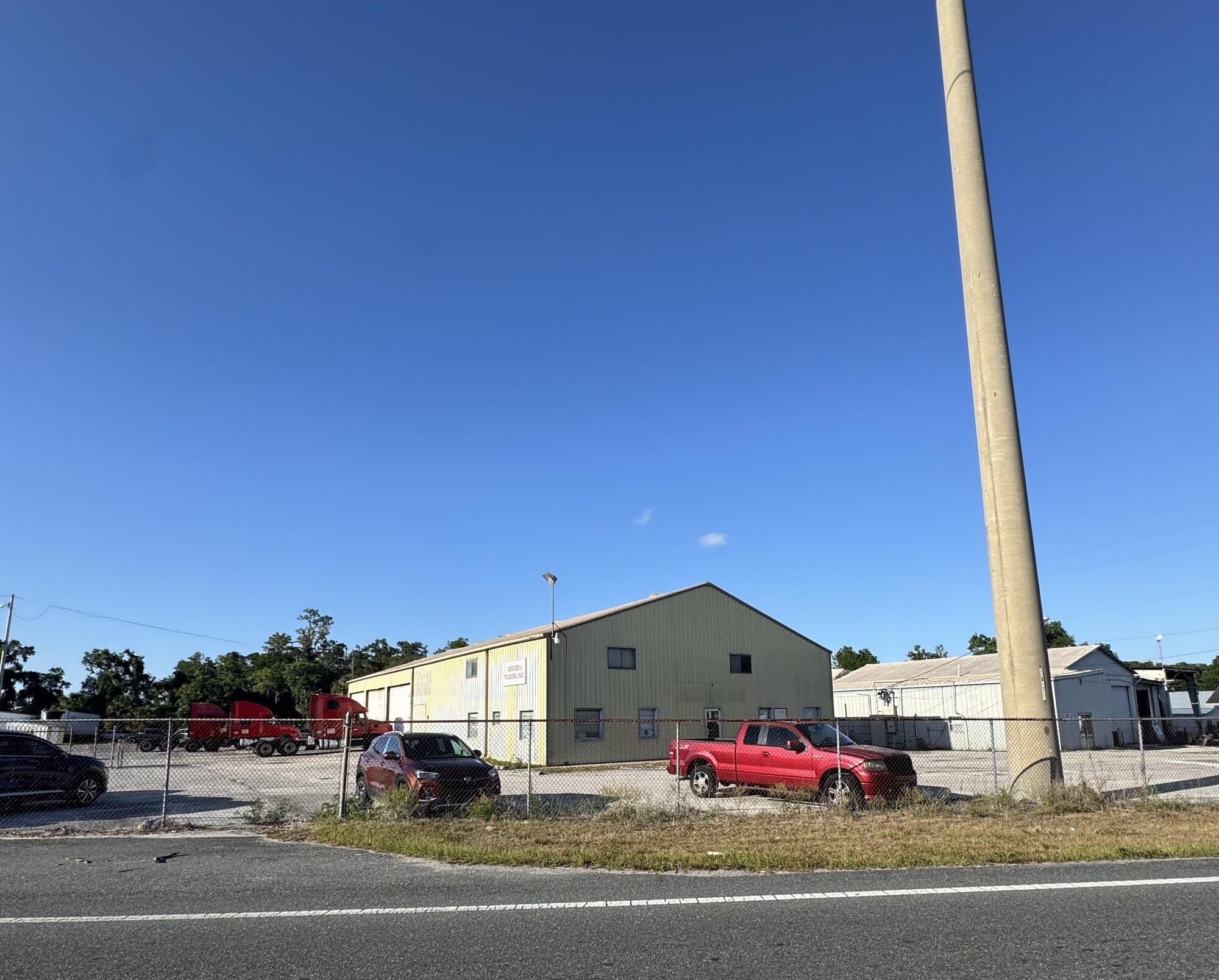 14439 County Rd 44 Rd, Grand Island, FL à louer Photo principale– Image 1 sur 30