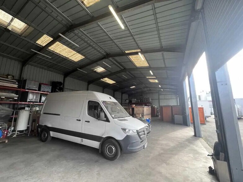 Local d'activités dans Bassens à vendre - Photo de l’immeuble – Image 1 sur 7