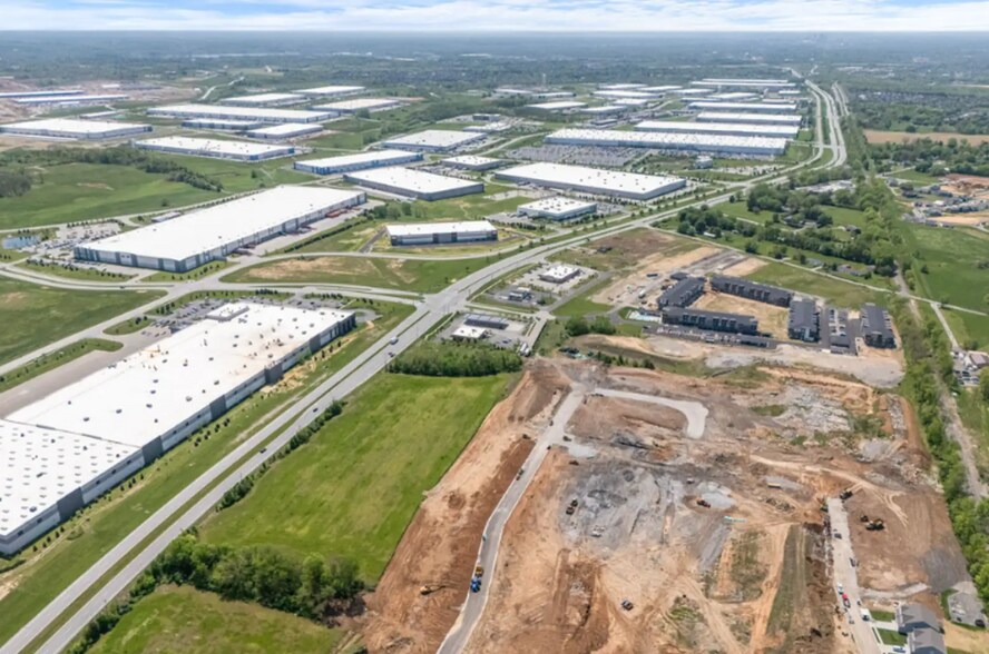 7700 Highway 62, Charlestown, IN à louer - Photo de l’immeuble – Image 3 sur 4