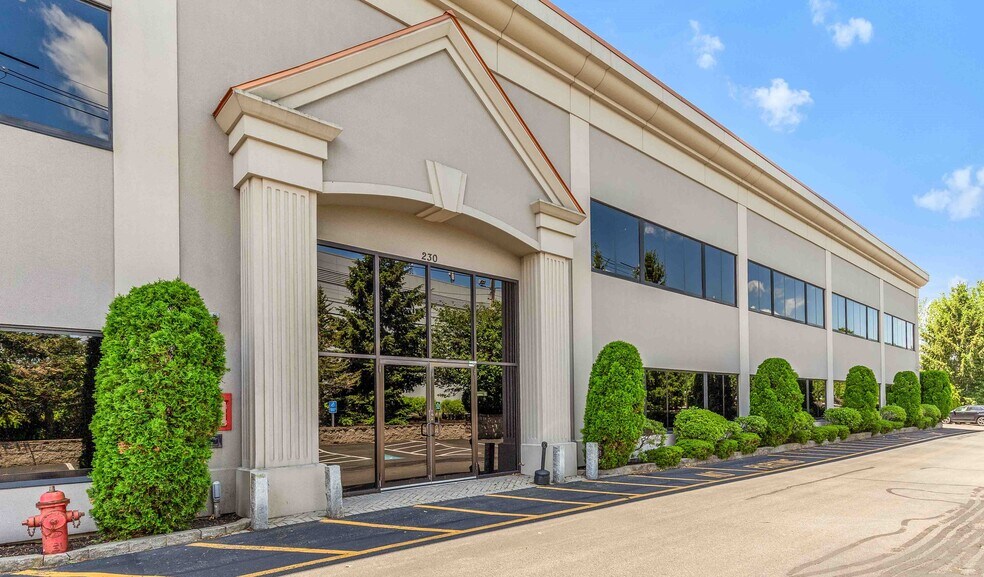 230 North St, Danvers, MA à louer - Photo de l’immeuble – Image 3 sur 30