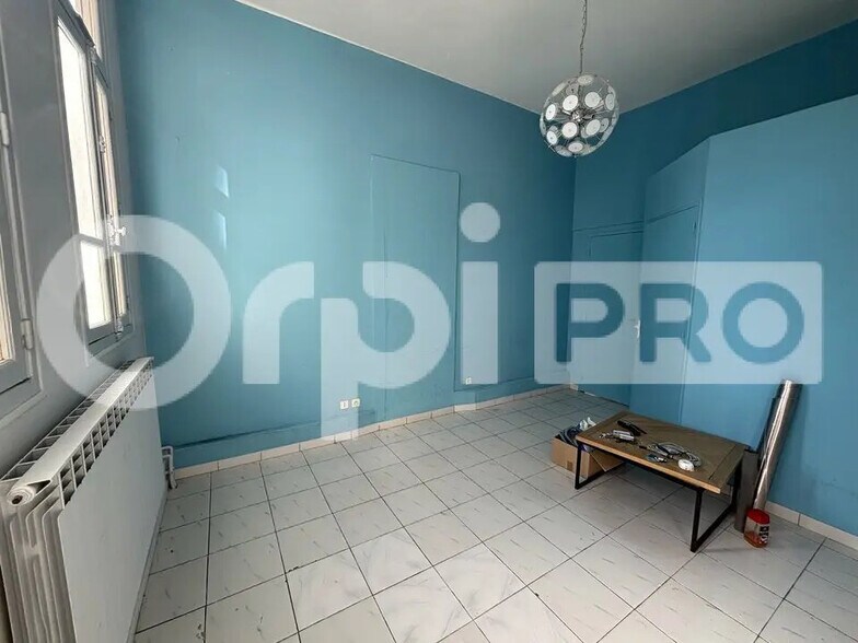 Bureau dans Compiègne à louer - Photo de l’immeuble – Image 3 sur 5