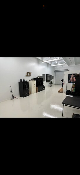 516 Commerce Way E, Jupiter, FL à louer - Photo de l’immeuble – Image 3 sur 5