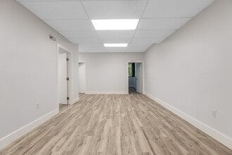 7001 SW 97th Ave, Miami, FL à louer Photo intérieure– Image 1 sur 35