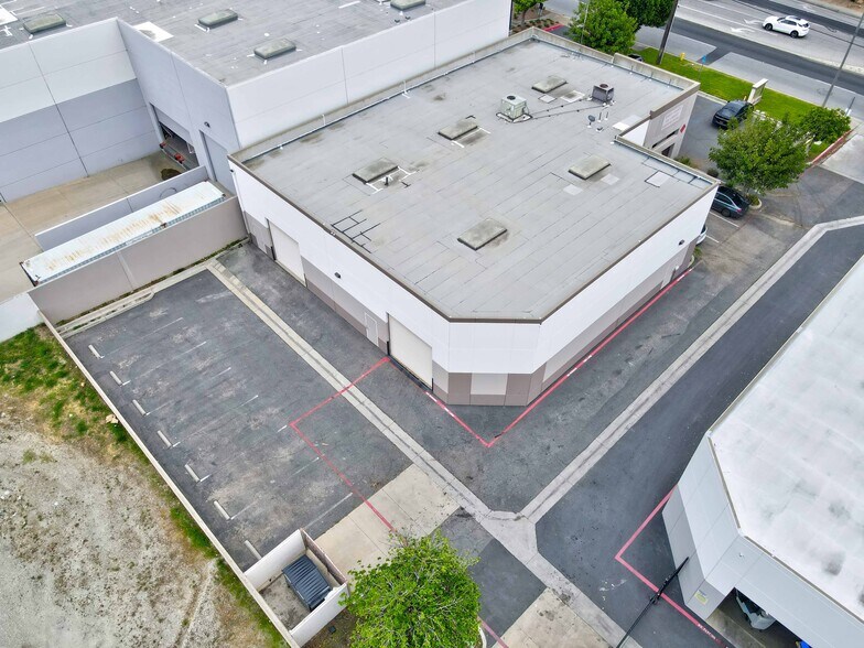 1301 Foothill Blvd, Azusa, CA à louer - Photo de l’immeuble – Image 2 sur 47