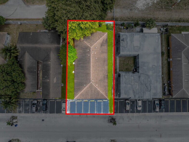 4020 NW 30th Ter, Lauderdale Lakes, FL à vendre - Photo de l’immeuble – Image 2 sur 2