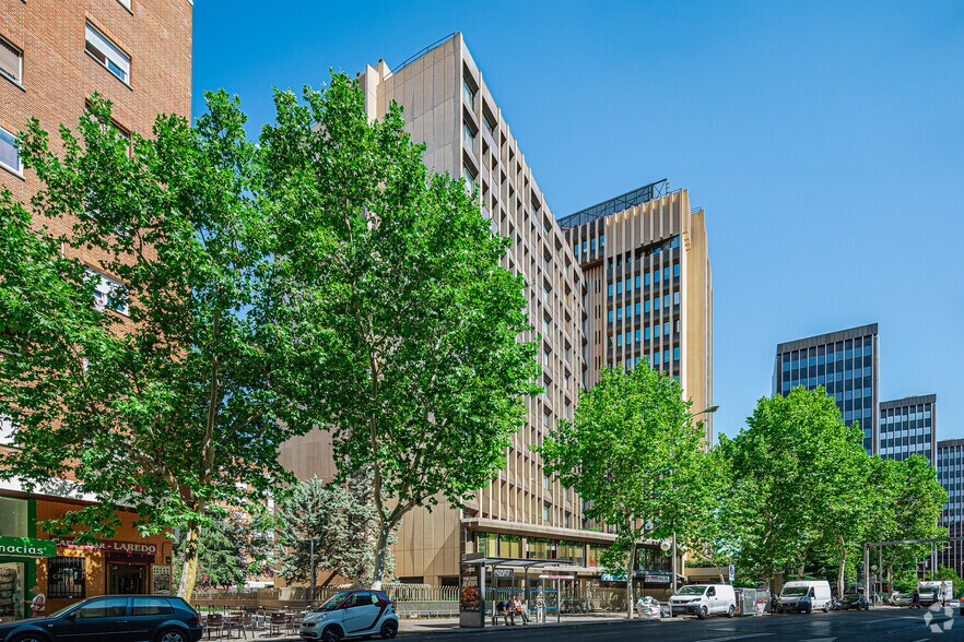 Calle de Agustín de Foxá, 25, Madrid, Madrid à louer - Photo de l’immeuble – Image 2 sur 14