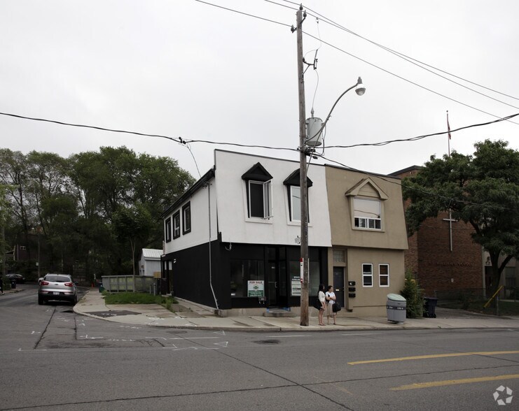 347-349 Jones Ave, Toronto, ON à vendre - Photo principale – Image 1 sur 2