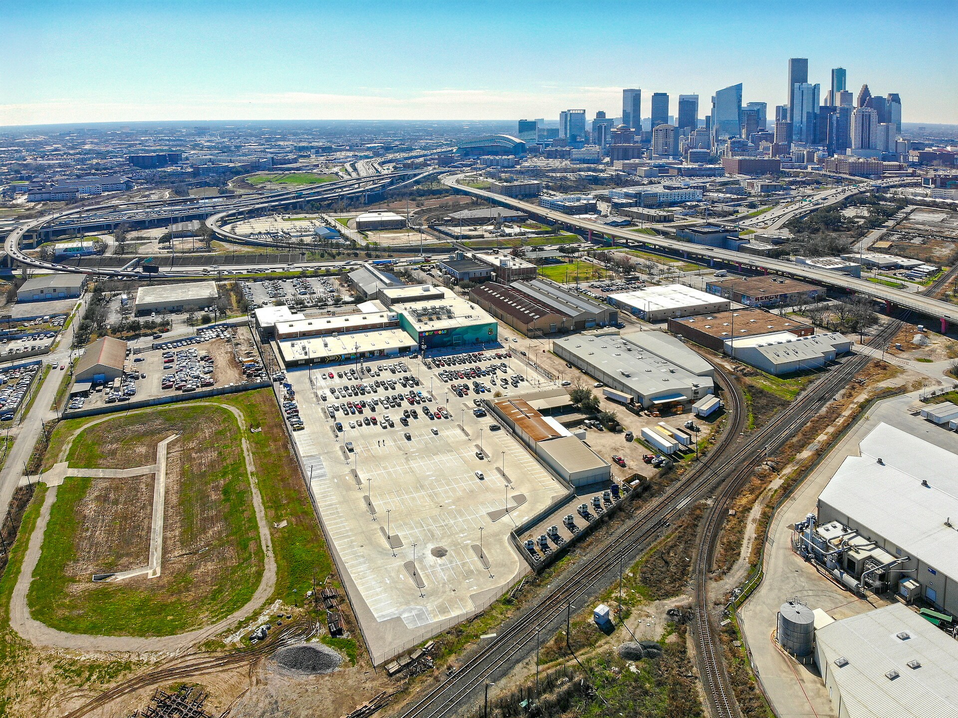2103 Lyons Ave, Houston, TX à louer Photo de l’immeuble– Image 1 sur 15