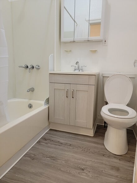 429 Main St, Darby, PA à vendre - Photo de l’immeuble – Image 2 sur 9