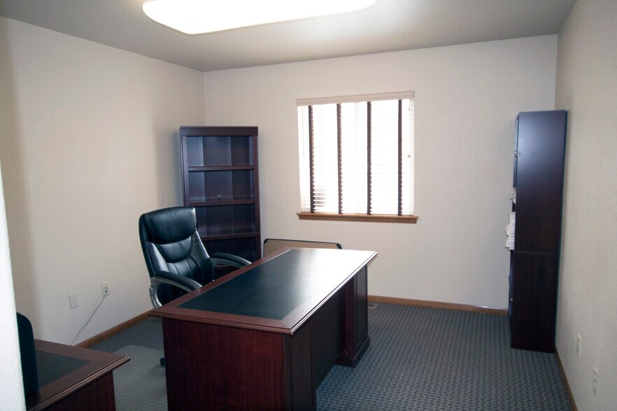 320 E 27th St, Loveland, CO à louer - Photo de l’immeuble – Image 3 sur 7