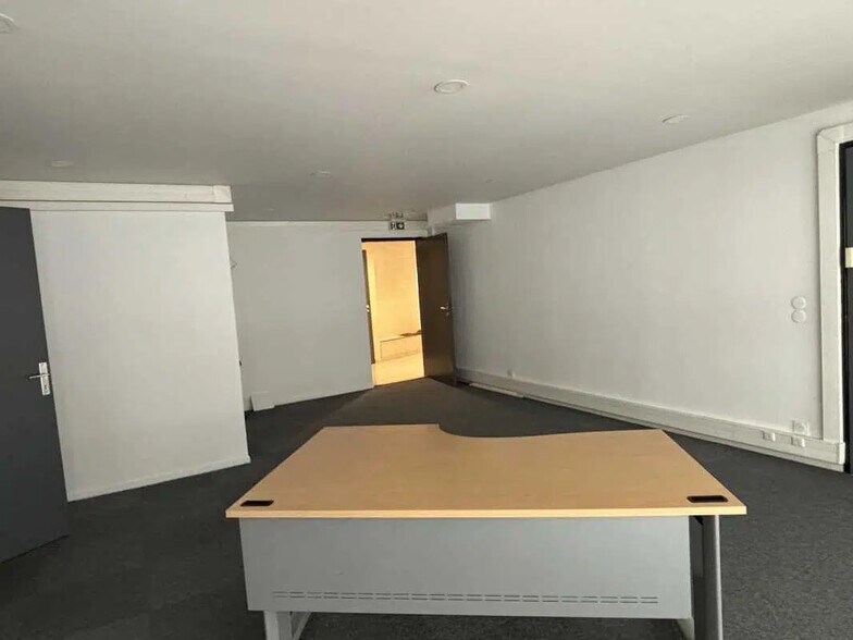 Bureau dans Bordeaux à louer - Photo de l’immeuble – Image 2 sur 5