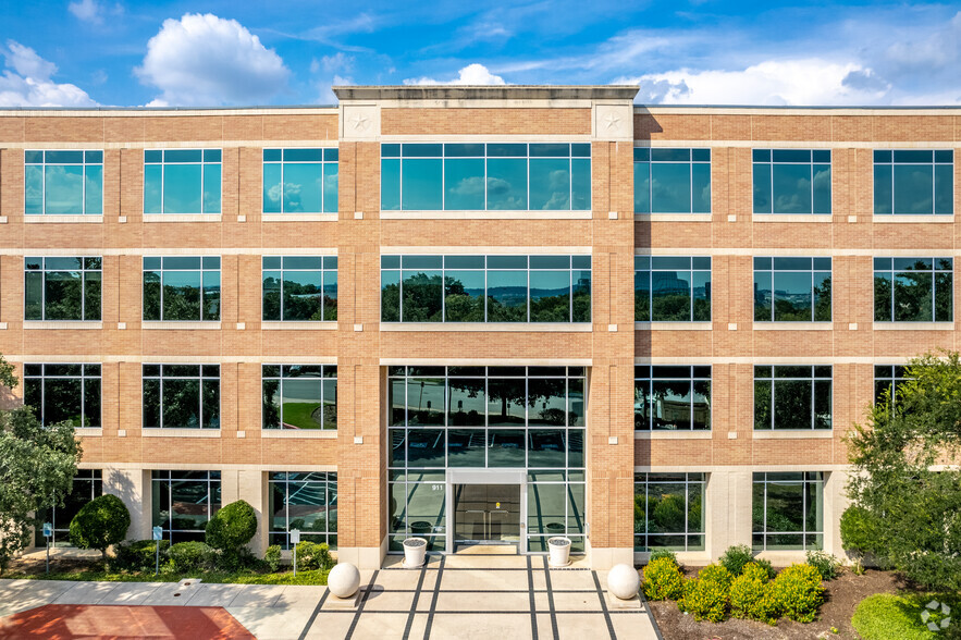 911 N Central Pky, San Antonio, TX à louer - Photo de l’immeuble – Image 3 sur 10