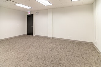 4415 W Harrison St, Hillside, IL à louer Photo intérieure– Image 2 sur 4