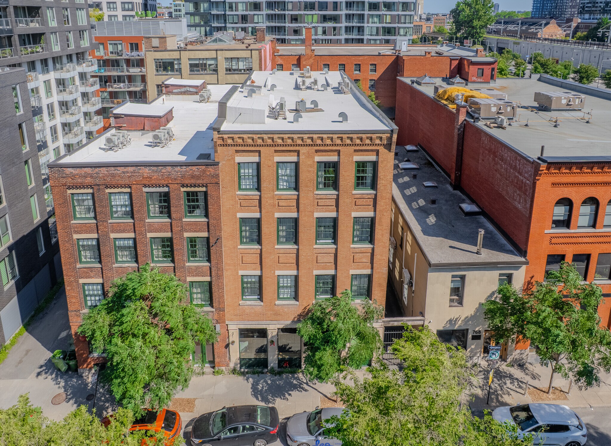 754-762 Rue Saint-Paul O, Montréal, QC à vendre Photo de l’immeuble– Image 1 sur 21
