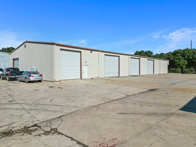 1502 S Frazier St, Conroe, TX à louer - Photo de l’immeuble – Image 3 sur 9
