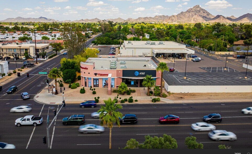 2002 E Camelback Rd, Phoenix, AZ à vendre - Photo de l’immeuble – Image 1 sur 4