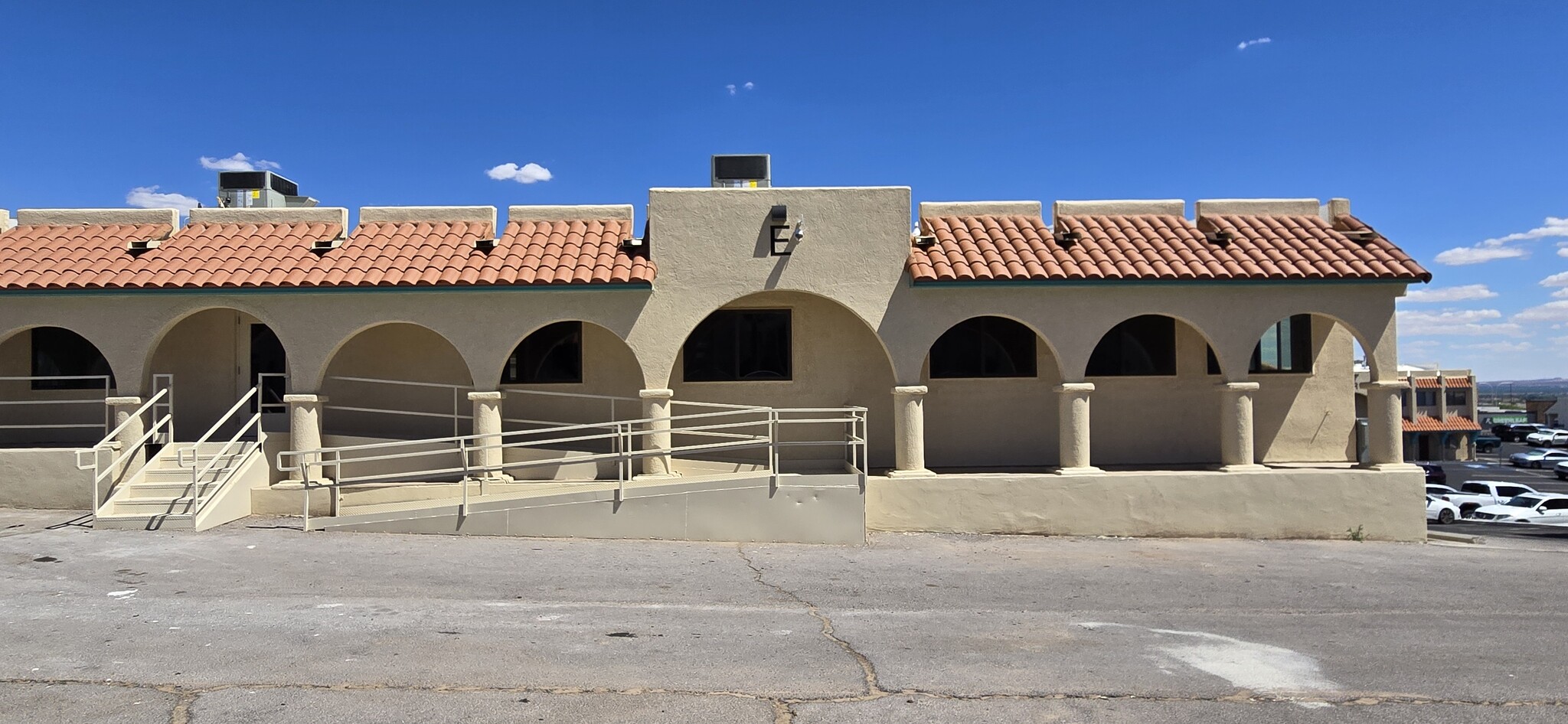 755 S Telshor Blvd, Las Cruces, NM à louer Photo de l’immeuble– Image 1 sur 19