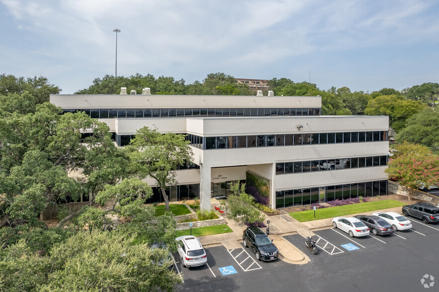 4005 Banister Ln, Austin, TX à louer - Photo de l’immeuble – Image 1 sur 8