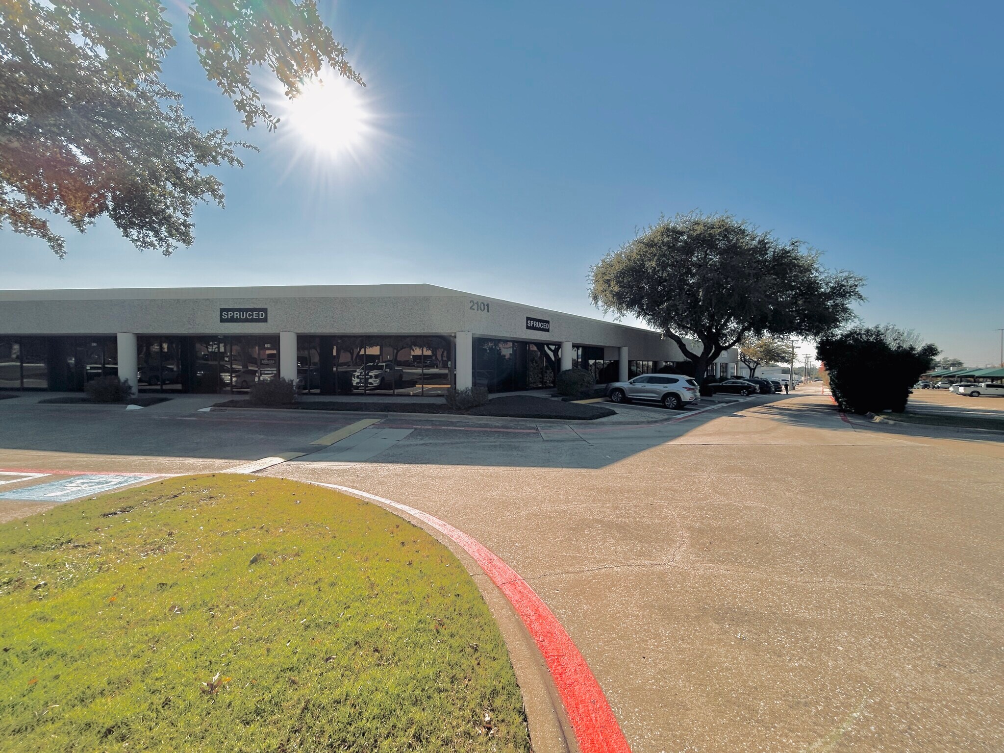 2101 Midway Rd, Carrollton, TX à louer Photo de l’immeuble– Image 1 sur 14