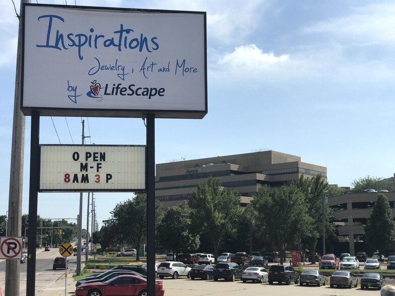 1103 S Cliff Ave, Sioux Falls, SD à louer - Photo de l’immeuble – Image 3 sur 10