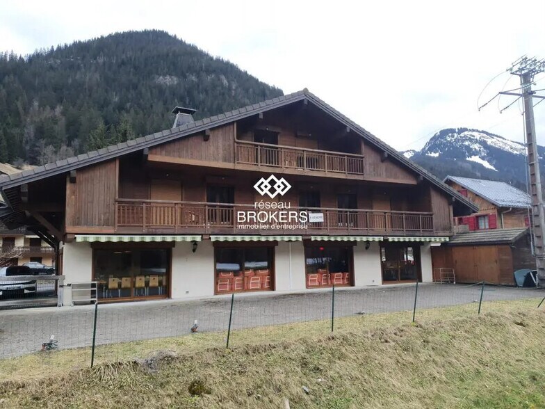 Local d'activités dans LA CHAPELLE-D'ABONDANCE à vendre - Photo de l’immeuble – Image 1 sur 13
