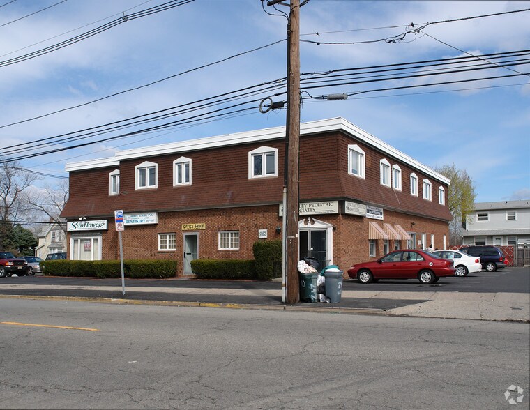 242 Washington Ave, Nutley, NJ à louer - Photo de l’immeuble – Image 2 sur 14