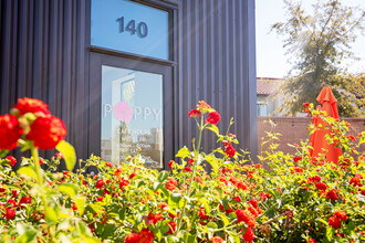 5191 Sutter Park Way, Sacramento, CA à louer Photo de l’immeuble– Image 1 sur 17