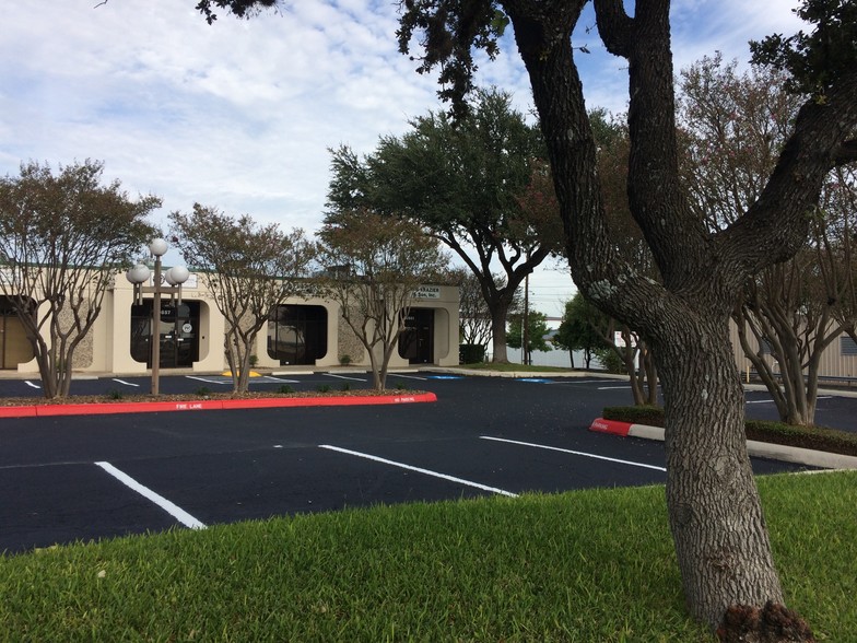 10841-10861 Vandale St, San Antonio, TX à louer - Photo de l’immeuble – Image 2 sur 3