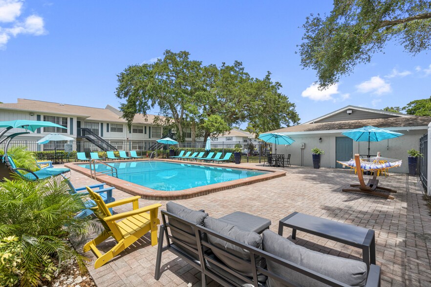 301 Seacrest Dr, Largo, FL à vendre - Photo de l’immeuble – Image 2 sur 23