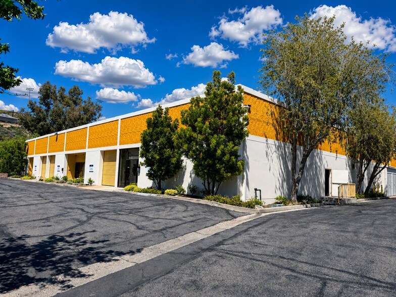 5740 Corsa Ave, Westlake Village, CA à louer - Photo de l’immeuble – Image 1 sur 2