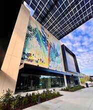 400 West Bay Dr, Largo, FL à louer Photo de l’immeuble– Image 2 sur 3