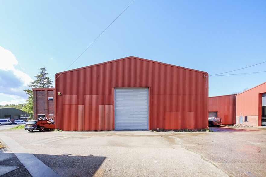Blacknest Industrial Estate 4A, 4B & 5B portefeuille de 3 biens à vendre sur LoopNet.fr - Photo de l’immeuble – Image 3 sur 6