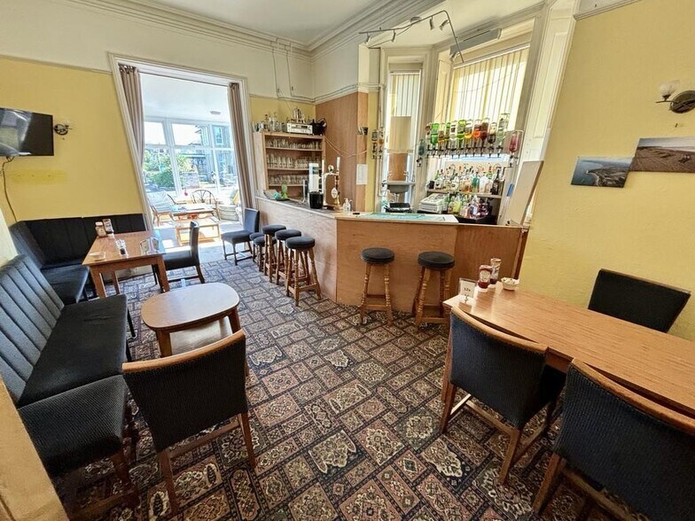 6 Hill St, Sandown à vendre - Photo de l’immeuble – Image 3 sur 18