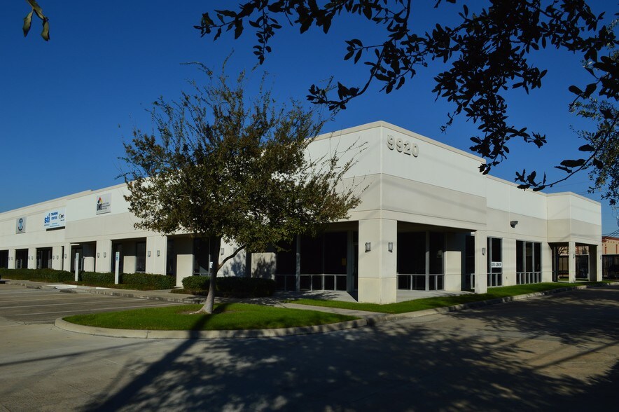9940 W Sam Houston Pky S, Houston, TX à louer - Photo de l’immeuble – Image 3 sur 13