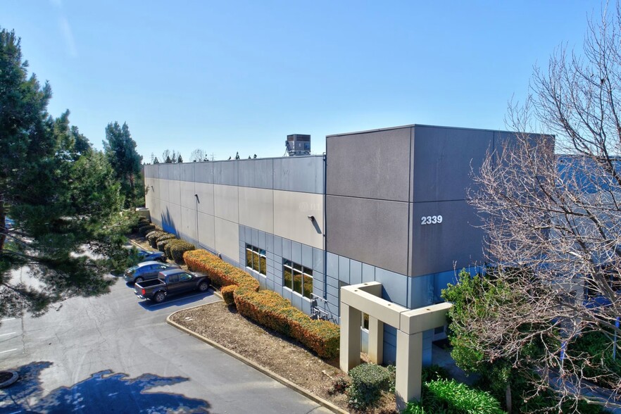 2339 Courage Dr, Fairfield, CA à louer - Photo de l’immeuble – Image 1 sur 6