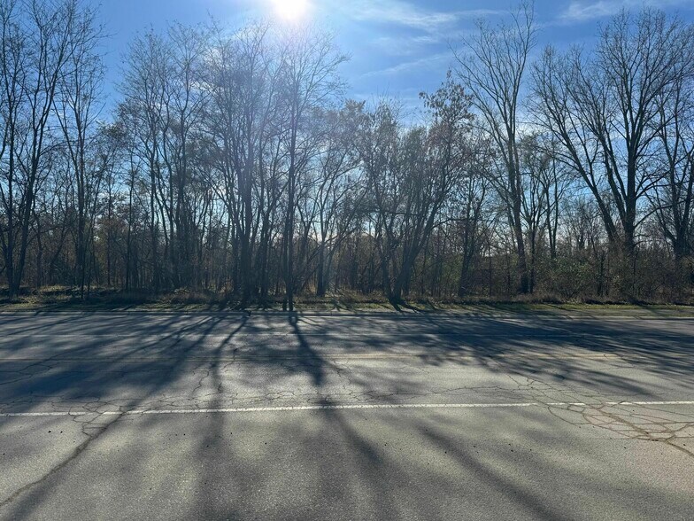 E Lakeville Rd, Oxford, MI à vendre - Photo de l’immeuble – Image 2 sur 5