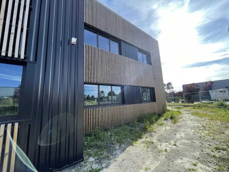 Bureau dans Canéjan à louer - Photo de l’immeuble – Image 2 sur 13