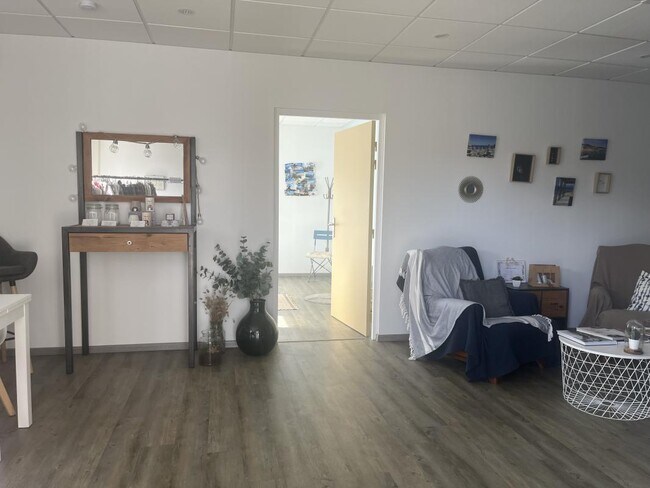 Plus de détails pour Local d’activités à vendre