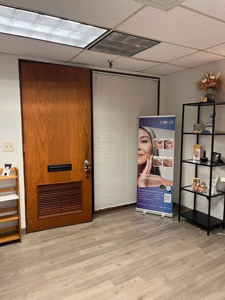 22 Pennsylvania Ave, Niantic, CT à louer - Hall d’entrée – Image 2 sur 9