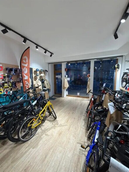 Local commercial dans Paris à louer - Photo intérieure – Image 2 sur 4