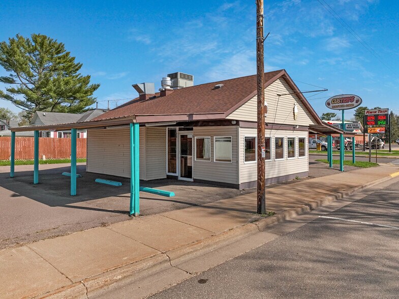 410 2nd St, Chetek, WI à vendre - Photo de l’immeuble – Image 2 sur 22