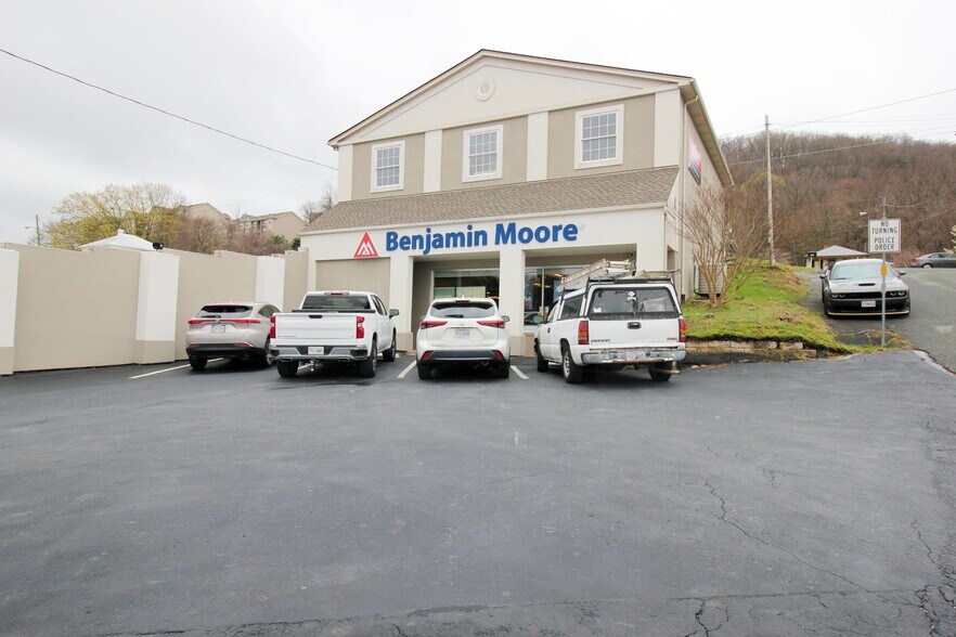 902 Richmond Ave, Staunton, VA à vendre - Photo principale – Image 1 sur 35