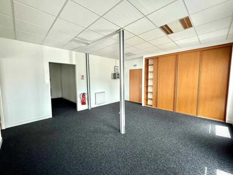 1 Rue De Sophia-Antipolis, Hérouville-Saint-Clair à louer - Photo de l’immeuble – Image 1 sur 14