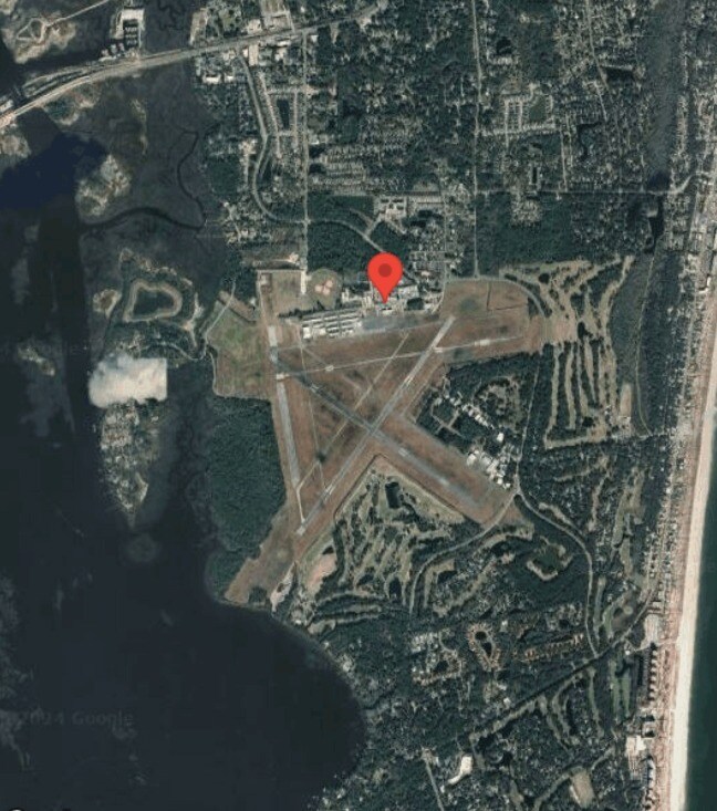 680 Airport Rd, Fernandina Beach, FL à louer Photo de l’immeuble– Image 1 sur 5