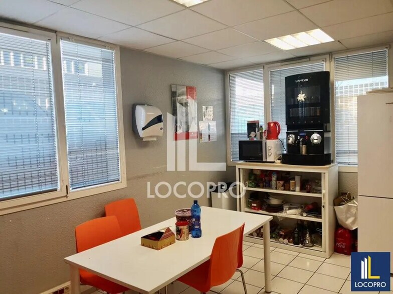 Bureau dans Marseille à louer - Photo de l’immeuble – Image 3 sur 7