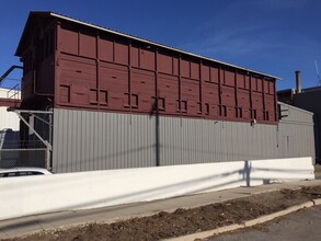 215-221 N Ojai St, Santa Paula, CA à louer Photo de l’immeuble– Image 2 sur 13