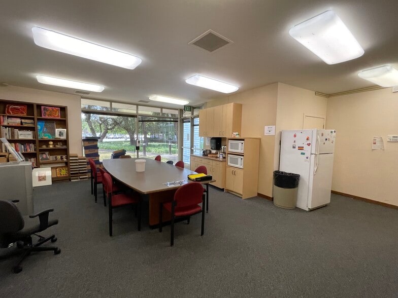 2421 Mendocino Ave, Santa Rosa, CA à vendre - Photo intérieure – Image 3 sur 16