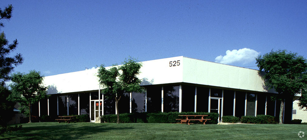 525 Executive Blvd, Elmsford, NY à louer - Photo de l’immeuble – Image 2 sur 5